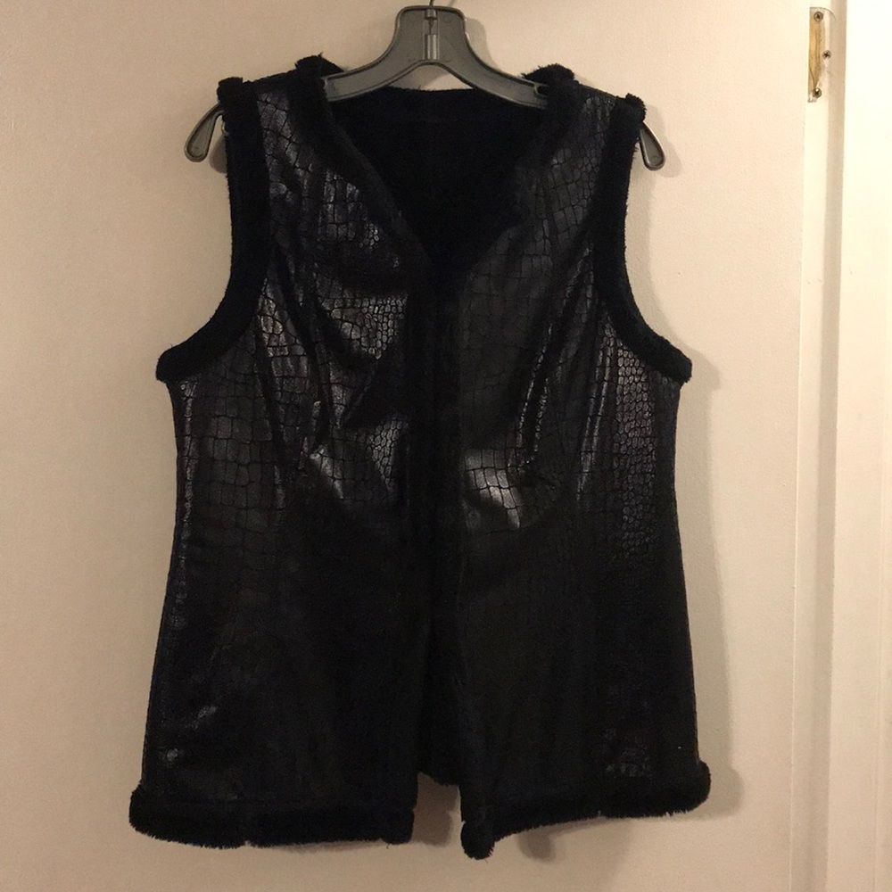 Reversible black vest
